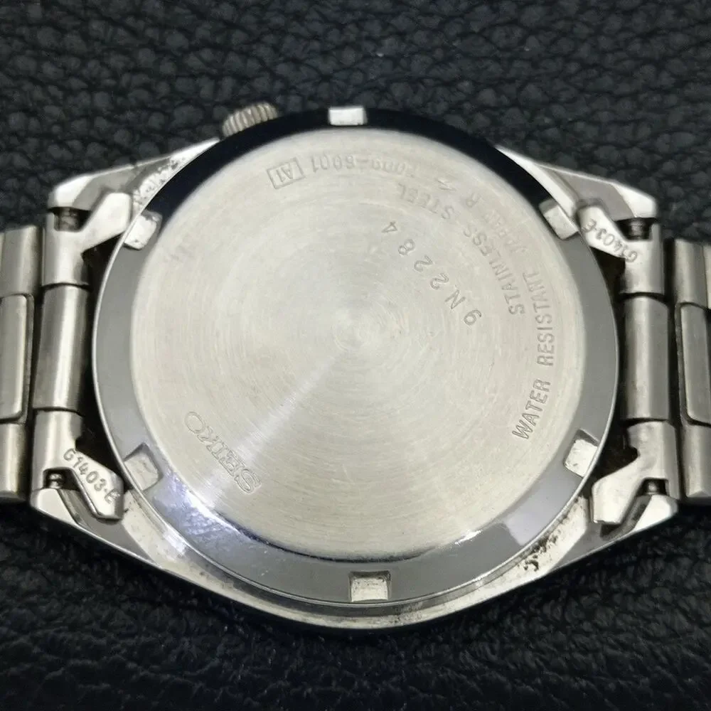 Vintage 1977 Seiko Automatic Mens Silver Watch W/daydate & Gold accents